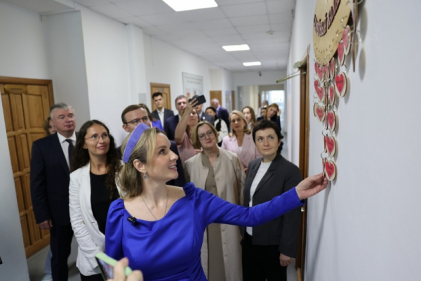 Львова-Белова призвала создать сеть центров поддержки матерей по всей стране