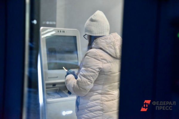 Мошенники обманули москвичку почти на миллион рублей