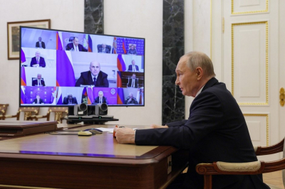 Путин поручил до апреля расширить доступ к ряду сервисов