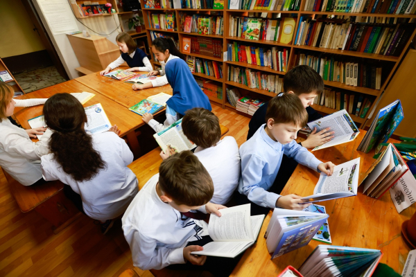 Учебники под редакцией Медведева включили в федеральный перечень