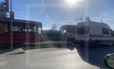 Трамвай сбил мужчину на пешеходном переходе в Казани: фото 16/04/2026 &ndash; Новости
