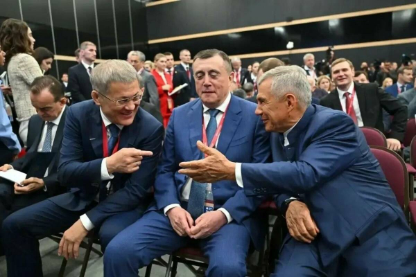 &laquo;Сосед!&raquo;: Минниханов выложил фото с Хабировым с ПМЭФ
