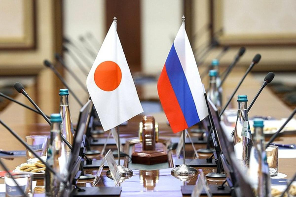 Такаити сохранит осторожный курс к РФ, считает японский аналитик