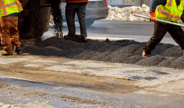 Кладут асфальт прямо на землю: в акимате Алматы отреагировали на жалобы жителей микрорайона Нур Алатау  Эксклюзив КТ