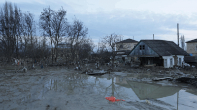 В Махачкале во время потопа жители спасли десять человек, включая детей