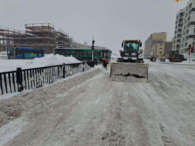 Более 1,8 тыс. единиц спецтехники вышли на дневную уборку снега в Астане