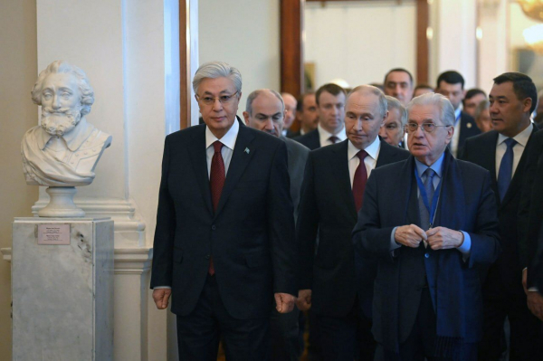 Касым-Жомарт Токаев с руководителями стран СНГ посетили Государственный Эрмитаж