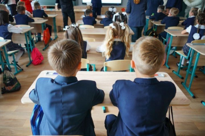 Юрист объяснил, могут ли в школе требовать деньги с родителей