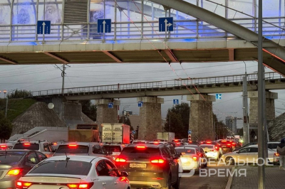 На въезде в Казань со стороны аэропорта образовалась пробка протяженностью 3 км