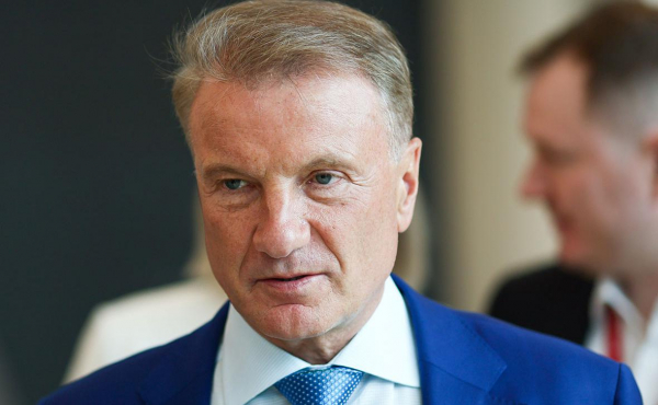 Греф призвал платить чиновникам нормальную зарплату