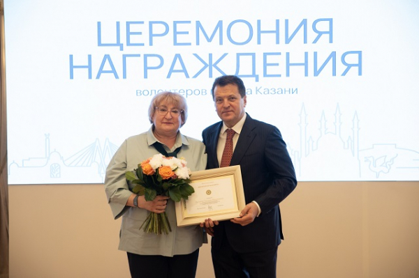 Метшин встретился с волонтерами, помогающими бойцам и подшефным городам