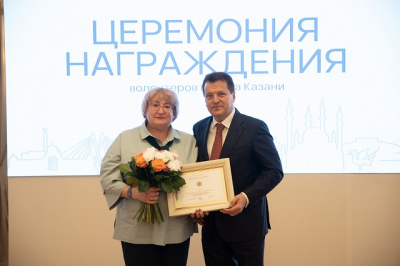 Метшин встретился с волонтерами, помогающими бойцам и подшефным городам