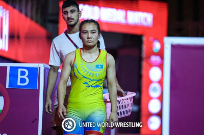 Женская команда Казахстана завоевала 7 наград на ЧА по борьбе