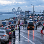 Эвакуация авто через Крымский мост попала под частичный запрет