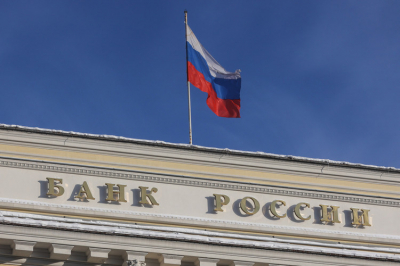 «Ведомости»: В ЦБ заявили об избежании переохлаждения экономики из-за снижения ставки до 15%