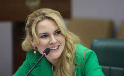 Лантратова помогла семье с ребенком-инвалидом покинуть ЛНР