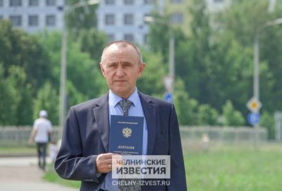 В Челнах 63-летний выпускник медколледжа получил диплом и стал фельдшером