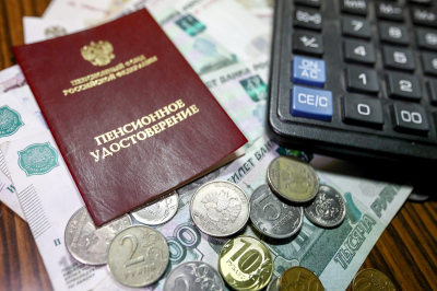 СФР: разница в выплатах работающих и неработающих пенсионеров уменьшилась