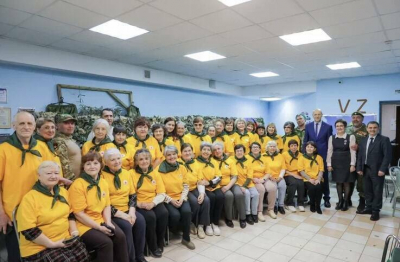 Волонтеры Альметьевска сплели юбилейную маскировочную сеть для бойцов СВО