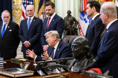 Трамп объявил о приостановке операции в Ормузском проливе – Вашингтон вновь оказался в тупике