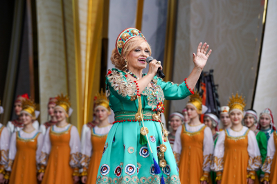 С театра Кадышевой начали взыскание долгов