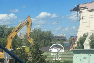 Женщина пострадала при сносе здания «Планеты Фитнес» на Хади Такташа в Казани