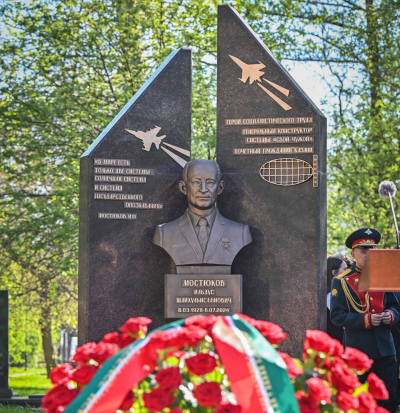В Казани открыли памятник изобретателю Ильдусу Мостюкову