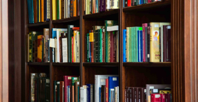 Врач Уланкина опровергла миф об аллергии на книги
