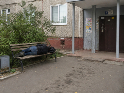 Жители дома хотят убрать скамейку из-под окон из-за шумных компаний