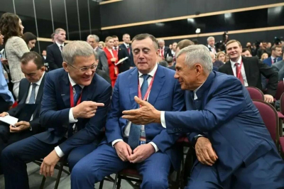 «Сосед!»: Минниханов выложил фото с Хабировым с ПМЭФ