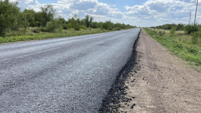 "Не снимают старого": жителей ЗКО возмутила укладка асфальта по "проверенной технологии"