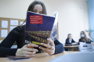 В минпросвещения объяснили сокращение числа уроков иностранного языка в школах