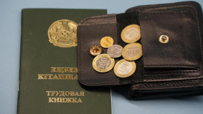 Какую среднюю зарплату получают работники всех предприятий Казахстана